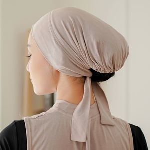 Prêt à expédier, foulard <span class=keywords><strong>sous</strong></span>-capuchon à <span class=keywords><strong>nouer</strong></span>, <span class=keywords><strong>hijab</strong></span> musulman, couleur unie, jersey de coton 160g, <span class=keywords><strong>sous</strong></span>-capuchon musulman pour femmes - Product Image 2