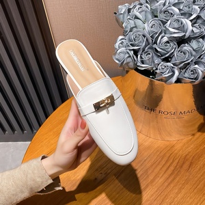 Sandalias de Lujo de Diseñador, Ligeras, con Punta Reforzada de Cuero, Cierre de Hebilla Seguro, Suela de Goma, Perfectas para Uso en Exteriores - Product Image 2