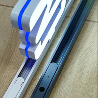 Enseignes personnalisées de publicité extérieure de bureau alimentées par transformateur à LED Alphabet éclairé avec logo Lettres de piste magnétiques en acrylique