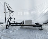 Heimstudio-Ausrüstung für Körpertraining und Fitness: Maßgefertigter Yoga-Fitness-Reformer aus Aluminiumlegierung mit Turm