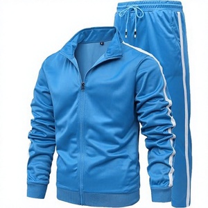 Ensemble de survêtement unisexe noir réfléchissant léger avec veste zippée et pantalon de sport à rayures blanches – Coupe classique pour l'hiver - Product Image 4