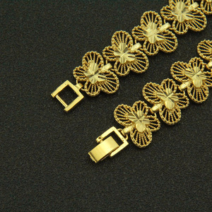 Pulsera con forma tridimensional hueca, accesorios decorativos para las manos modernos y versátiles - Product Image 3