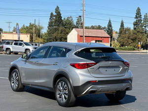 2017 QX30 AWD Luxury 4 ประตู ครอสโอเวอร์ เบาะหนัง กล้องมองหลัง พวงมาลัยซ้าย ซันรูฟ ไฟหน้า LED 8 ถุงลมนิรภัย จอสัมผัส มือสอง - Product Image 5