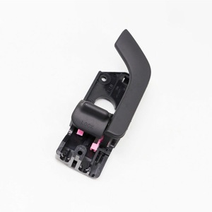 Poignée de porte intérieure avant gauche Hyundai Tiburon 826102C000 Pièce de rechange ABS pour modèles 2002-2008 - Product Image 1
