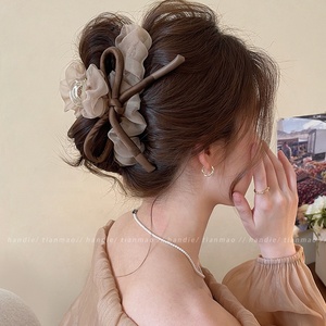 Pince à cheveux en maille cristalline avec nœud, style doux pour femme, nouvelle collection 2025, pince requin volumineuse pour l'arrière de la tête, accessoire capillaire d'été - Product Image 4