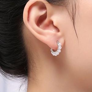 Orecchini a Cerchio in Oro Bianco con Perle Finte AAA Rotonde, Argento 925 Placcato Rodio, Gioielli Classici da Donna per Uso Quotidiano - Product Image 4