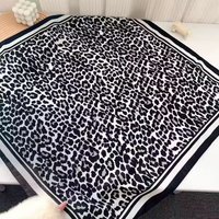 Écharpe carrée en satin imprimé léopard 90x90cm, bandana en polyester effet soie, foulard de mode pour femme