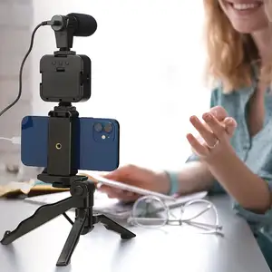 AY-49 휴대용 팟캐스트 비디오 블로깅 제작 장비 라이트 마이크와 마이크가있는 아이폰 용 범용 키트 삼각대 스탠드