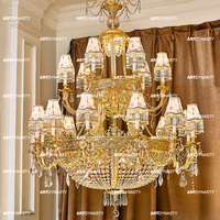 Lustre vintage français en cristal avec base en cuivre et abat-jour en tissu pour l'éclairage de luxe des villas