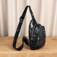 Tas dada pria kulit asli bermotif buaya tas selempang pria tas selempang kasual trendi yang dipersonalisasi tas selempang satu bahu.