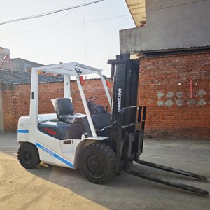 Mini Montacargas Diésel TCM de 3 Toneladas, Modelo Japonés TCM FD30, Montacargas Usado de 3 Toneladas en Venta - Product Image 2