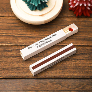 Otras Velas de Cumpleaños Aromáticas de Madera de 10 cm con Diseño Texturizado para Regalo Personal - Product Image 1