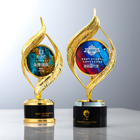 Trophée personnalisé en alliage de zinc plaqué or - Design innovant de trophée en verre cristal avec logo d'usine