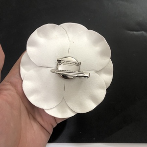Elegante ramillete de Camelia de 10,5 cm y broche horquilla pequeña fragante en forma de flor de PU joyería accesorio grande para ropa - Product Image 4