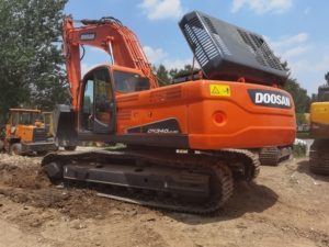 Excavadora de cadenas usada Doosan DX340L de 34 toneladas, excavadora Doosan de segunda mano para proyectos de minería, canteras, movimiento de tierras y construcción. - Product Image 4