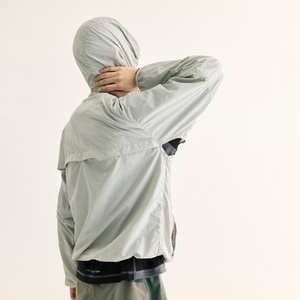 Chaqueta Ligera de Ciclismo Personalizada, Chaqueta Cortavientos de Secado Rápido para Exteriores, Transpirable, Delgada, con Protección Solar UPF50 Anti-UV, Marca Fabricada - Product Image 3