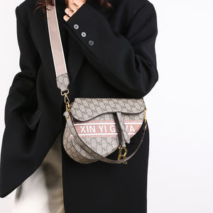 Sac à main tendance à motif géométrique, en PU avec doublure en polyester, fermeture éclair, sac portable à porter sous le bras - Product Image 4