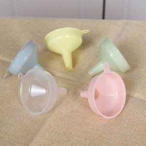 Hot Selling Pp Mini Plastic Funnel Filling Liquid to <b>Essential</b> <b>Oil</b> and Other Small Bottles - Product Image 1