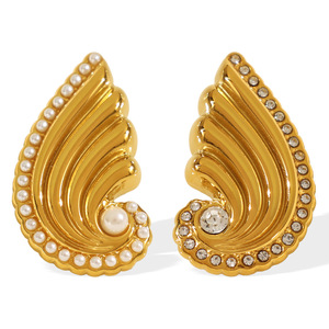 ต่างหูแบบหนีบรูปปีก ประดับมุกและคริสตัล สีทอง สำหรับผู้หญิง เหมาะสำหรับงานปาร์ตี้ เครื่องประดับแฟชั่น - Product Image 5