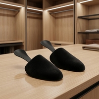 Embauchoirs en mousse durables avec couleurs personnalisables, qui gardent leur forme et sont résistants aux plis