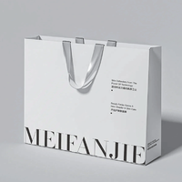 Nouveau 2025 Luxe Créatif Sacs en Papier Vente en Gros Logo Personnalisé Carton Vêtements Cadeaux Sacs Kraft Emballage à Main Sac en Papier