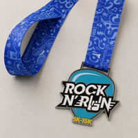 Médaille sportive personnalisée en métal en forme de bouclier, médaille de récompense moulée sous pression pour marathon, triathlon