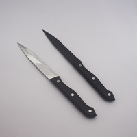 Couteaux de cuisine en gros à prix abordable, manche forgé en ABS, acier inoxydable dentelé, couteau à viande argenté et noir, couteau à steak