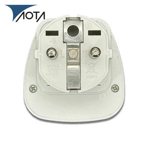 محول كهربائي عالمي للسفر بمنفذ واحد 10 أمبير مع تأريض قياسي لأوروبا والمملكة المتحدة - Product Image 4