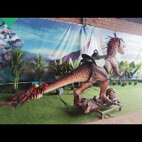 Dinosaure animatronique personnalisé à commande à monnayeur, à télécommande, avec revêtement en silicone et structure en acier, pour parcs d'aventure à thème rugissant
