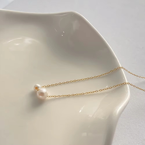 Collar con Colgante de Perla Simple Chapado en Oro de 14k EManco, Joyería para Mujer, Regalos de Cumpleaños para Mejores Amigas - Product Image 4