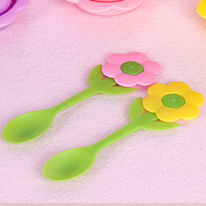 Flower Shaped Ice Cream Spoons Disposable Cake Spoons For Mini Cakes Party Use Green Pink Yellow - Product Image 1
