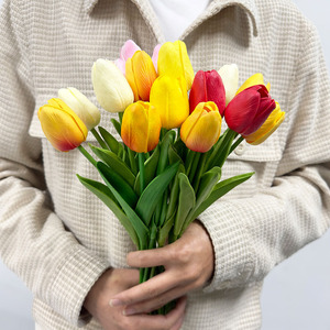 Steli di Tulipani in PU Ultra-Realistici al Tatto e dai Colori Vivaci, Stelo Singolo di <span class=keywords><strong>Tulipano</strong></span> da 34 cm - Product Image 2