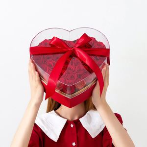 Boîte cadeau en forme de cœur avec fleur de rose, nouveau design 2021, avec couvercle en acrylique transparent et ruban en polyester - Product Image 1