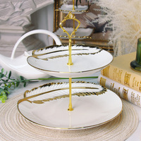 Collection d'assiettes en céramique blanches et dorées gaufrées, assiettes carrées et rondes avec bordure en plumes dorées de luxe pour réceptions de mariage