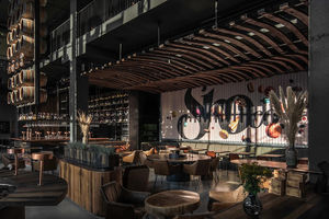 Fashion Liquor Store Intérieur Commercial Display Designn Comptoir de bar à whisky personnalisé Île d'affichage de pub en bois - Product Image 5