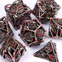 Édition personnalisée Jeu de rôle D&D : Ensemble de dés multi-dés en laiton ajouré, motif Dragon et Salle de Bataille, avec motif veine de feuille