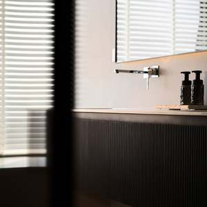 Meuble de salle de bain de style européen, moderne, en bois massif, avec un seul lavabo, à fixer au mur, coiffeuse, armoire de rangement avec miroir - Product Image 3