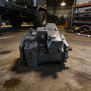 Bomba de Pistones Hidráulica A4VG125HD para Camiones Pesados de Minería - Durabilidad en Entornos Hostiles 1. Diseñado con Aluminio de Alta Calidad - Product Image 1
