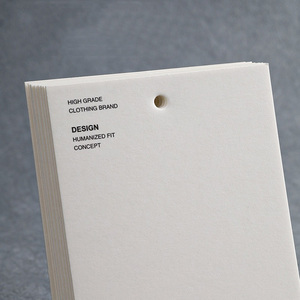 Étiquettes de balançoire de vêtements de luxe avec logo personnalisé papier d'étiquette suspendue pour sacs et chaussures propre logo sur les vêtements - Product Image 1