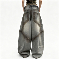 Pantalon en jean délavé effet dégradé avec patchwork à lames courbes, coupe droite ample, style streetwear, taille haute, jambe large