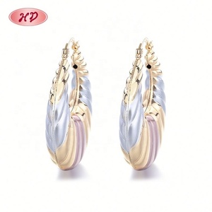 เครื่องประดับทองเคลือบโอโร่ จอยเอเรีย ขายส่ง ต่างหูแบบห่วงสำหรับผู้หญิง ต่างหูแบบห้อย ชุบทอง 18K เครื่องประดับแฟชั่นสำหรับผู้หญิง - Product Image 1
