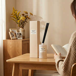 Diffuseur de parfum en verre givré Aikun Minimalist Low MOQ personnalisé, parfum noix de coco, papaye, vanille, 150 ml, coffret cadeau beige pour boutique de cadeaux - Product Image 1