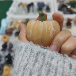 Promotion Vente Flash Haute Qualité Prix Usine Figurine Citrouille Sculptée en Calcite Jaune Décoration Maison Halloween Cadeau Cristal Feng Shui - Product Image 6