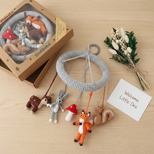 <span class=keywords><strong>Mobile</strong></span> de <span class=keywords><strong>lit</strong></span> <span class=keywords><strong>bébé</strong></span> en crochet artisanal 100% coton - 360 °   Décoration de chambre d'enfant animaux de la forêt rotative - Ensemble <span class=keywords><strong>mobile</strong></span> doux <span class=keywords><strong>pour</strong></span> <span class=keywords><strong>bébé</strong></span> prêt à offrir - Product Image 6