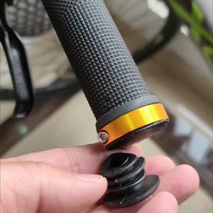 مقبض مقود دراجة بقفل TPR مطاطي مضاد للانزلاق طقم قبضة دراجة MTB للدراجات الجبلية بحلقات من سبائك الألومنيوم - Product Image 4