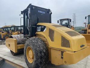 Rouleau compresseur Caterpillar CS76 d'occasion avec système de propulsion à double pompe, roulement et moteur, économique en carburant, pour la construction - Product Image 3