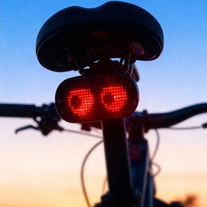 LOY B1 Navigator Luce Posteriore Intelligente, Schermo LED Programmabile, Freno e Indicatore di Direzione, USB Impermeabile IP66, Luci per Bicicletta - Product Image 4
