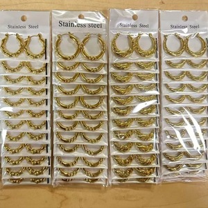 Pendientes de Aro Texturizados de Acero Inoxidable con Baño de Oro de 18K, Paquete a Granel, Múltiples Diseños: Cóncavos, Convexos, Retorcidos, Ondulados, Tipo Huggie - Product Image 4
