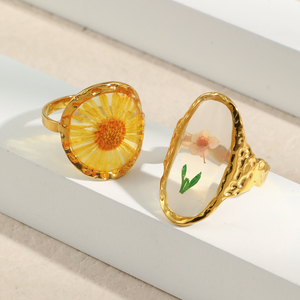 Anello Ovale Lungo <span class=keywords><strong>con</strong></span> Fiore di Ciliegio, Vendita Calda in Europa e America, in Acciaio Inox Placcato <span class=keywords><strong>con</strong></span> Goccia d'Olio 18K, Anello a Margherita per Donne - Product Image 1