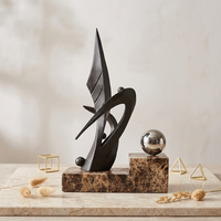 Sculpture abstraite en métal bronze foncé avec base en marbre, ornement de bureau, décoratif pour hôtel, salle d'exposition, objets de villa, fabricant grossiste